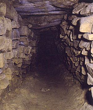 万籟山古墳の竪穴式石室